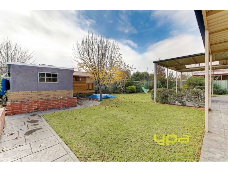 16 Riversdale Drive, Werribee VIC 3030