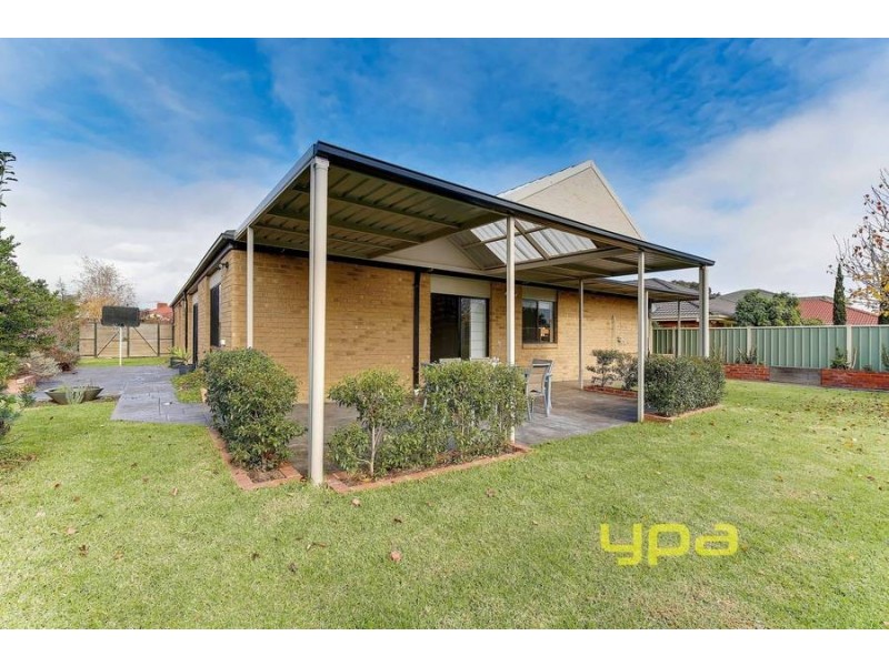 16 Riversdale Drive, Werribee VIC 3030