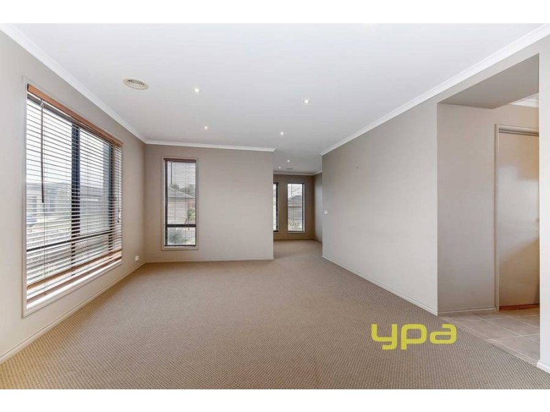4 Ellenborough Crescent, Wyndham Vale VIC 3024