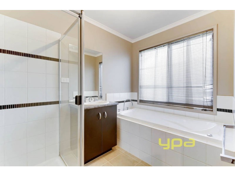 4 Ellenborough Crescent, Wyndham Vale VIC 3024