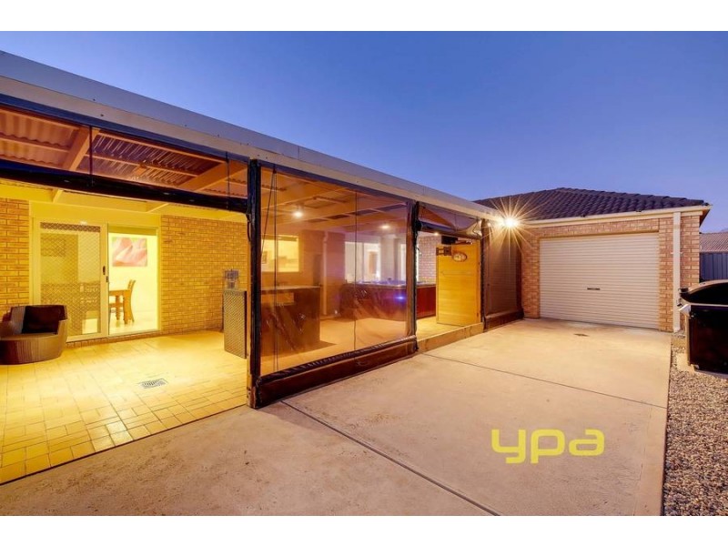 27 River Run Drive, Werribee VIC 3030