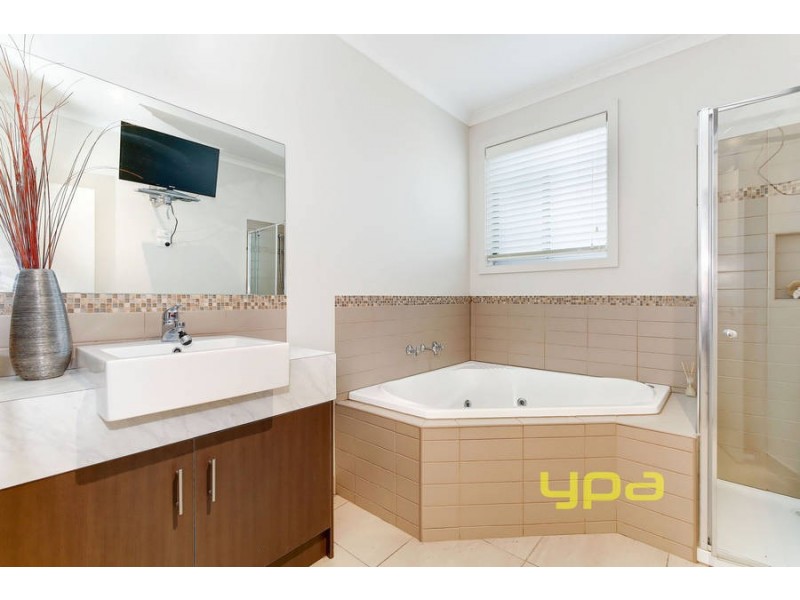 1/18 Harness Court, Truganina VIC 3029