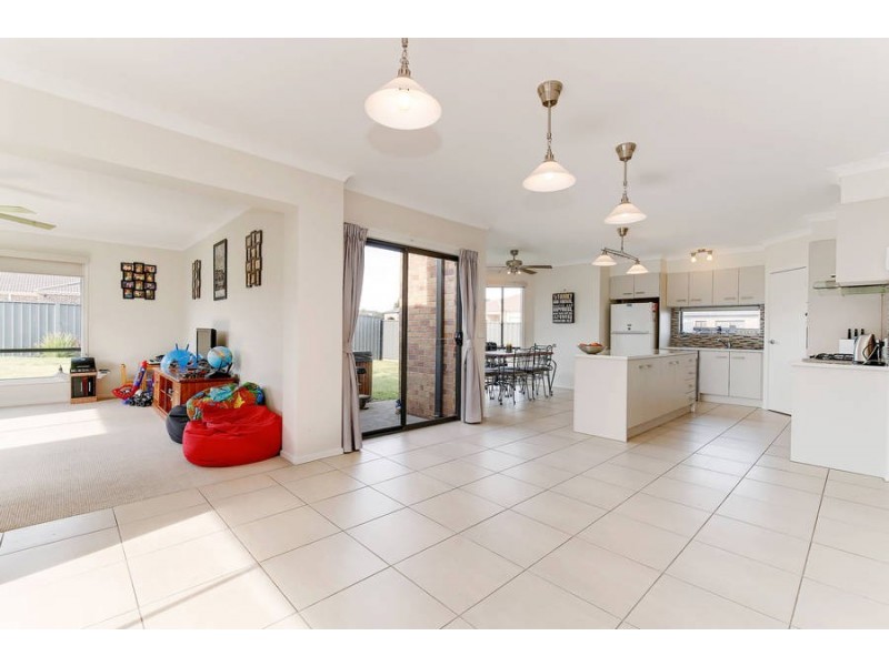 125 Kinglake Drive, Wyndham Vale VIC 3024