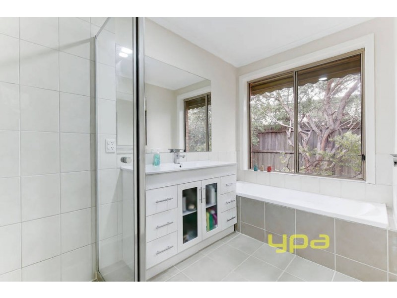 77 Bartlett Crescent, Hoppers Crossing VIC 3029