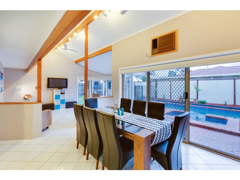 32 Mirambeek Road, Hoppers Crossing VIC 3029