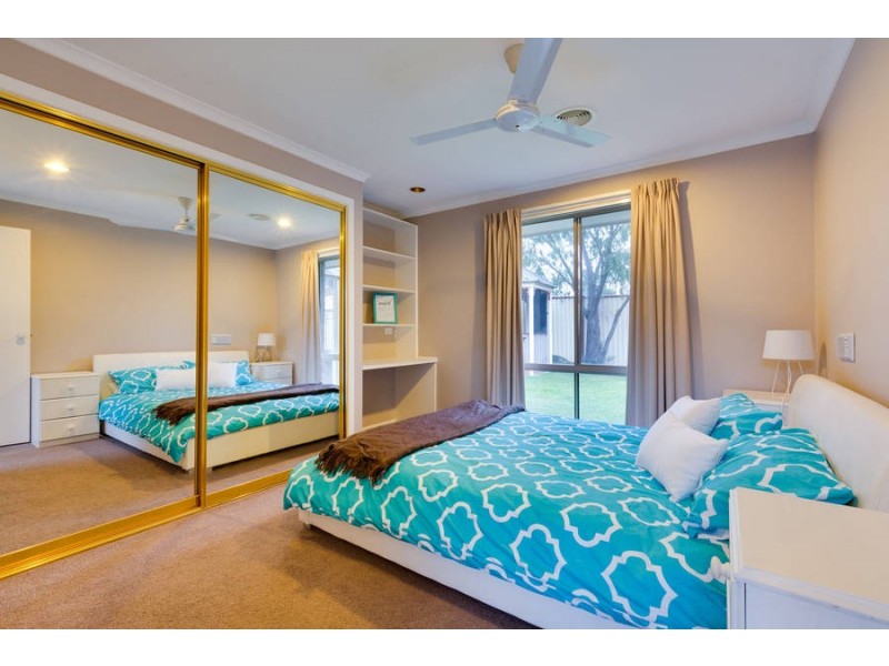 32 Mirambeek Road, Hoppers Crossing VIC 3029