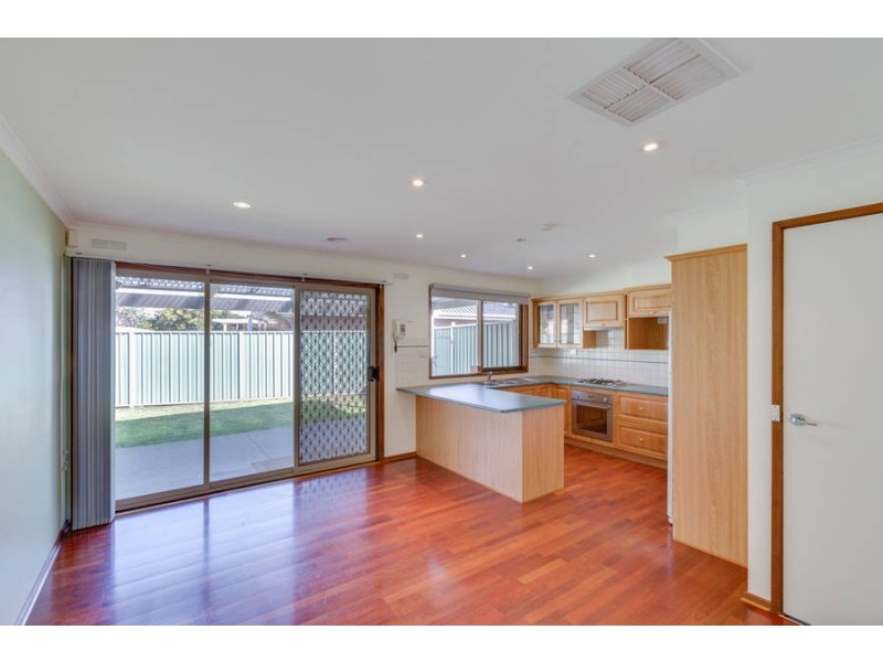 31 Daphne Crescent, Werribee VIC 3030