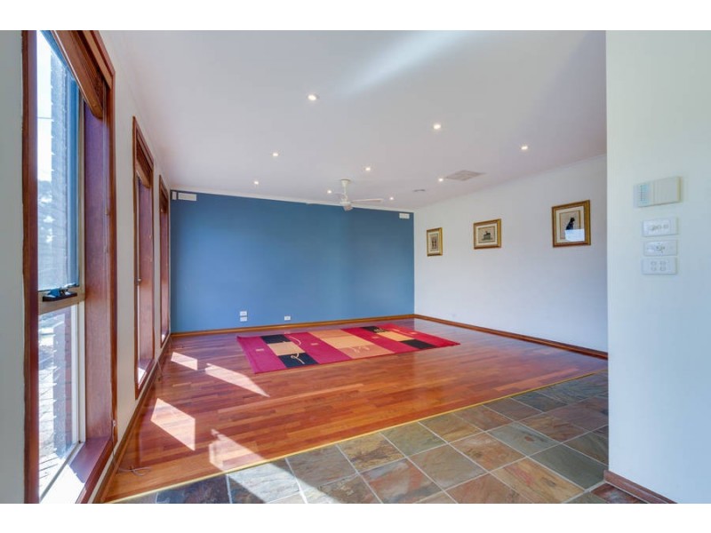 31 Daphne Crescent, Werribee VIC 3030