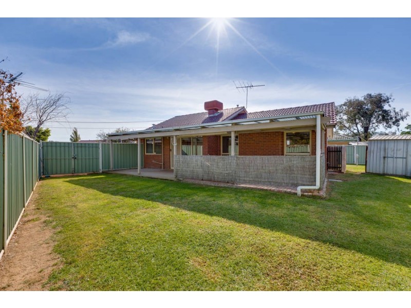 31 Daphne Crescent, Werribee VIC 3030