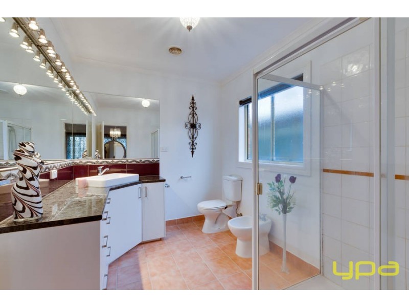 8 Balmoral Close, Wyndham Vale VIC 3024