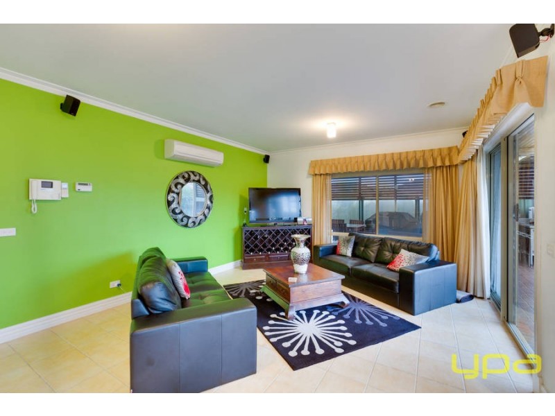 8 Balmoral Close, Wyndham Vale VIC 3024