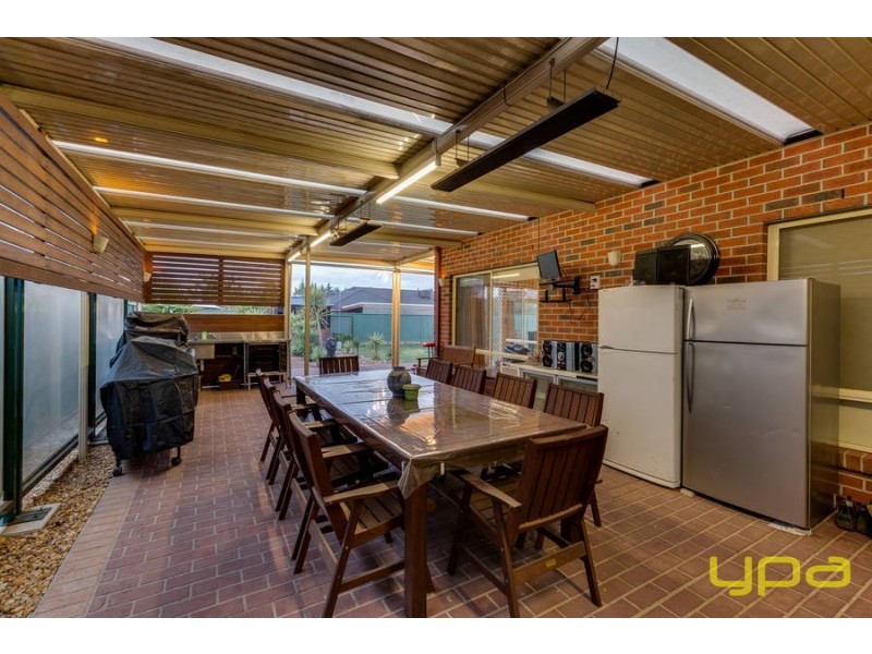 8 Balmoral Close, Wyndham Vale VIC 3024