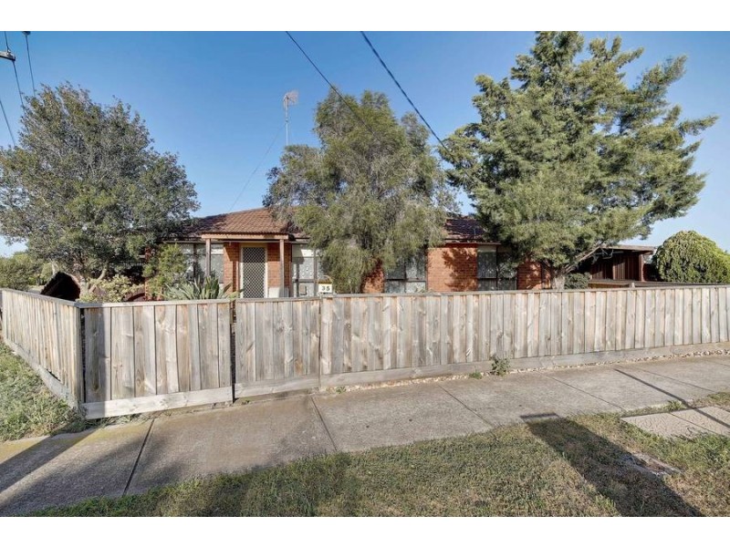 35 Cassowary Avenue, Werribee VIC 3030