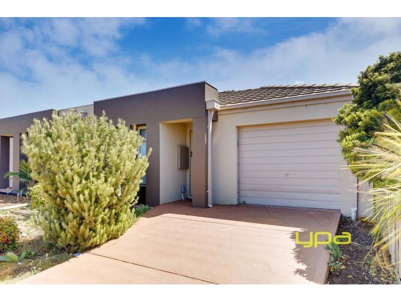 2/15 Lady Penrhyn Drive, Wyndham Vale VIC 3024
