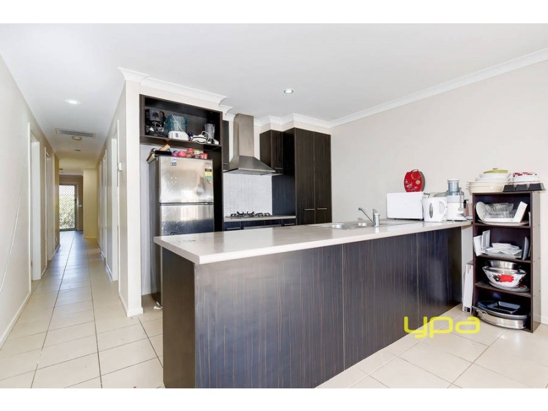 2/15 Lady Penrhyn Drive, Wyndham Vale VIC 3024