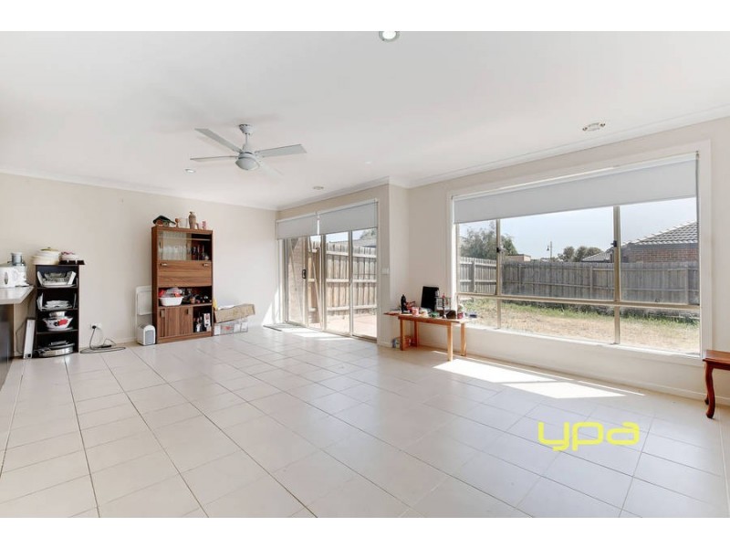 2/15 Lady Penrhyn Drive, Wyndham Vale VIC 3024