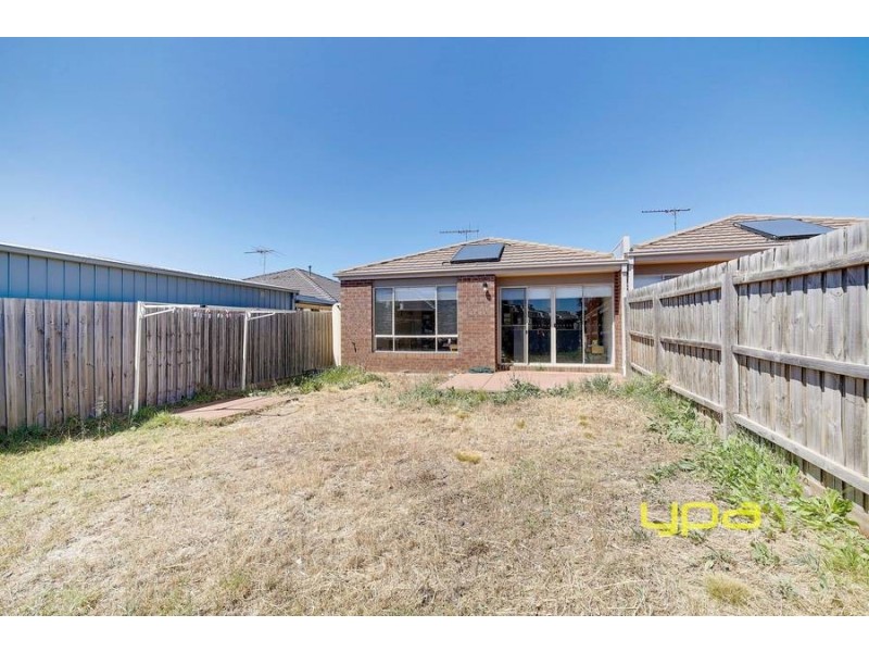 2/15 Lady Penrhyn Drive, Wyndham Vale VIC 3024
