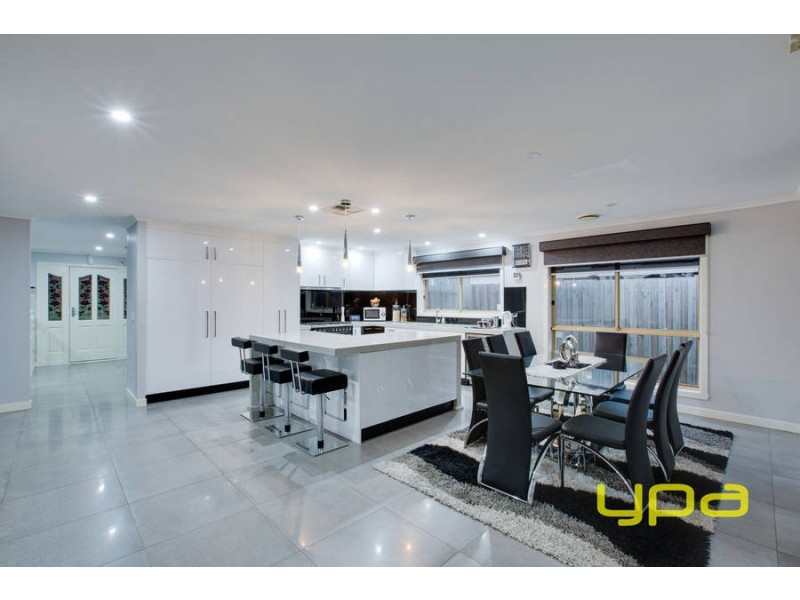 43 Westleigh Drive, Werribee VIC 3030