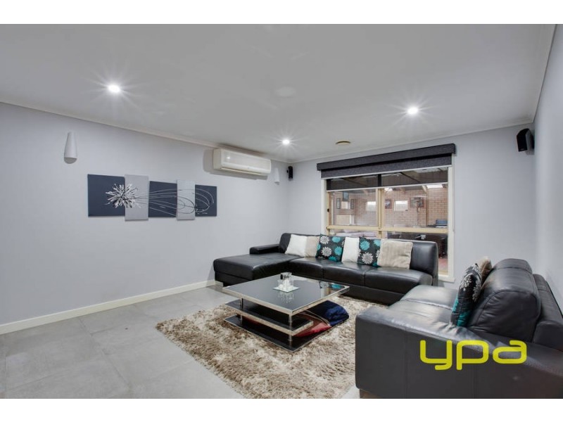 43 Westleigh Drive, Werribee VIC 3030