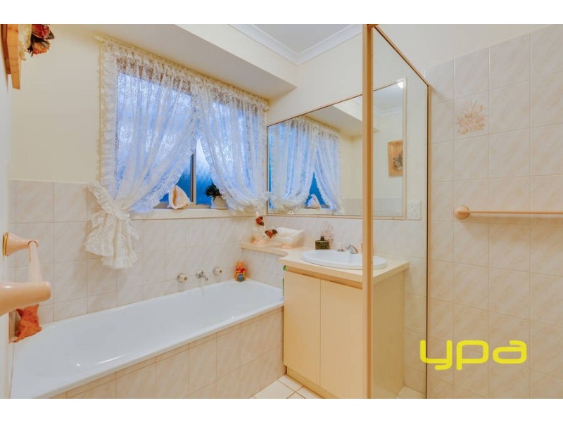 25 Bartlett Crescent, Hoppers Crossing VIC 3029