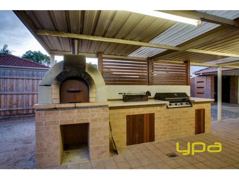 13 Torbay Court, Werribee VIC 3030