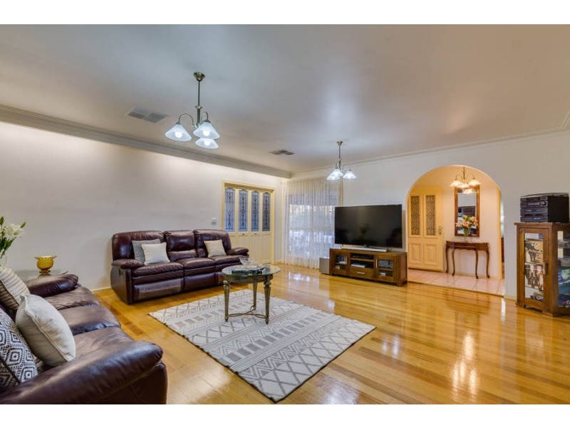 54 Strathmore Crescent, Hoppers Crossing VIC 3029