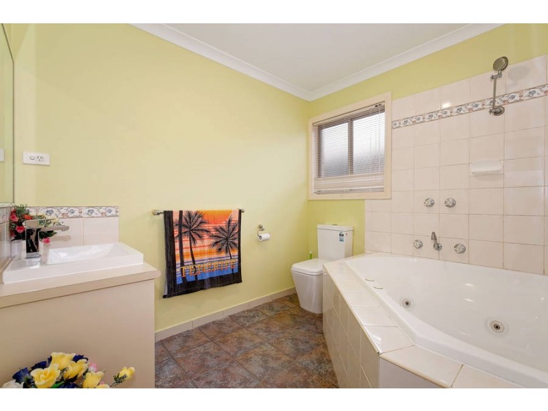 17 Kasem Drive, Werribee VIC 3030