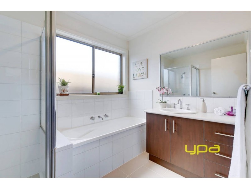 2/7 Montana Drive, Werribee VIC 3030