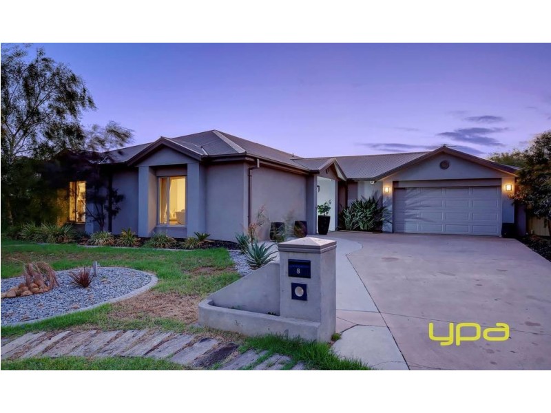 8 Royal Oaks Drive, Tarneit VIC 3029