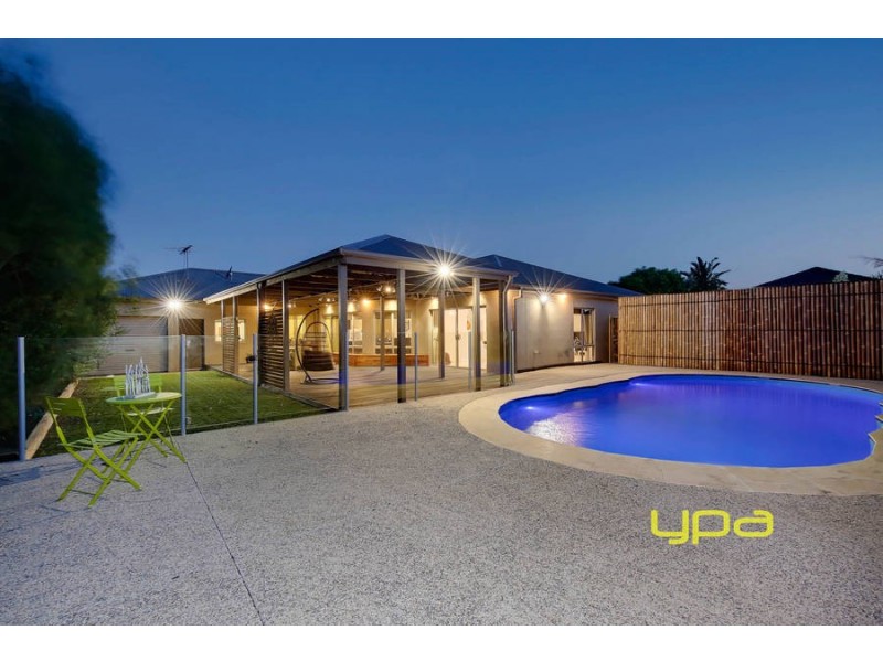 8 Royal Oaks Drive, Tarneit VIC 3029