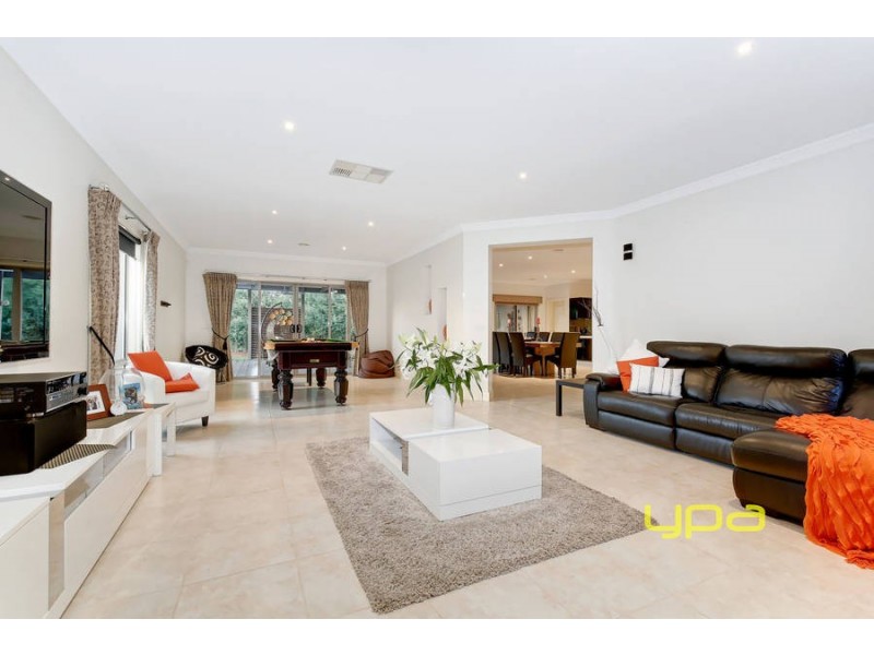 8 Royal Oaks Drive, Tarneit VIC 3029