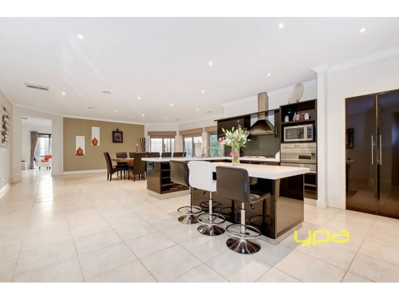 8 Royal Oaks Drive, Tarneit VIC 3029