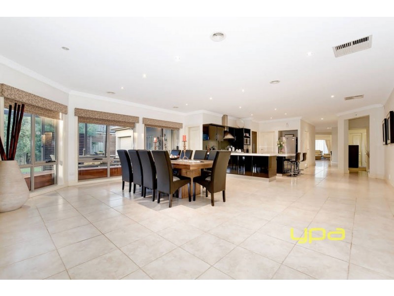 8 Royal Oaks Drive, Tarneit VIC 3029