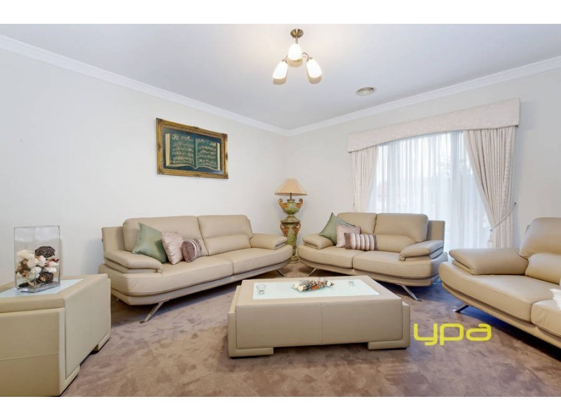 8 Royal Oaks Drive, Tarneit VIC 3029