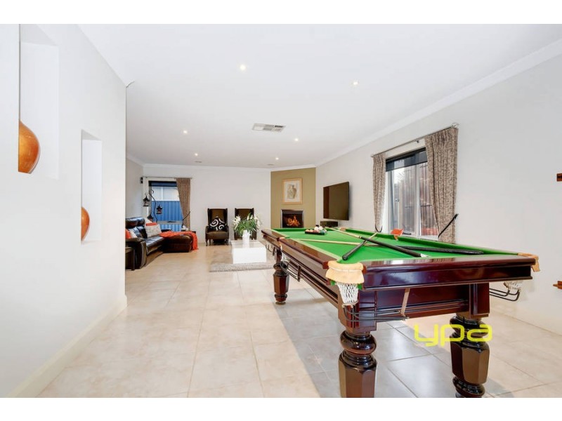 8 Royal Oaks Drive, Tarneit VIC 3029
