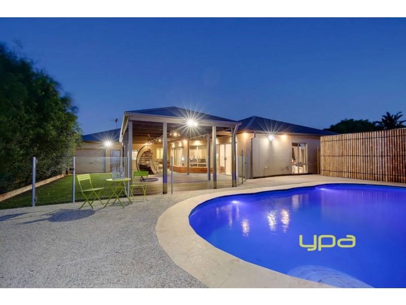 8 Royal Oaks Drive, Tarneit VIC 3029