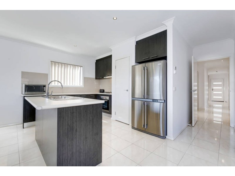 16 Morgan Crescent, Werribee VIC 3030