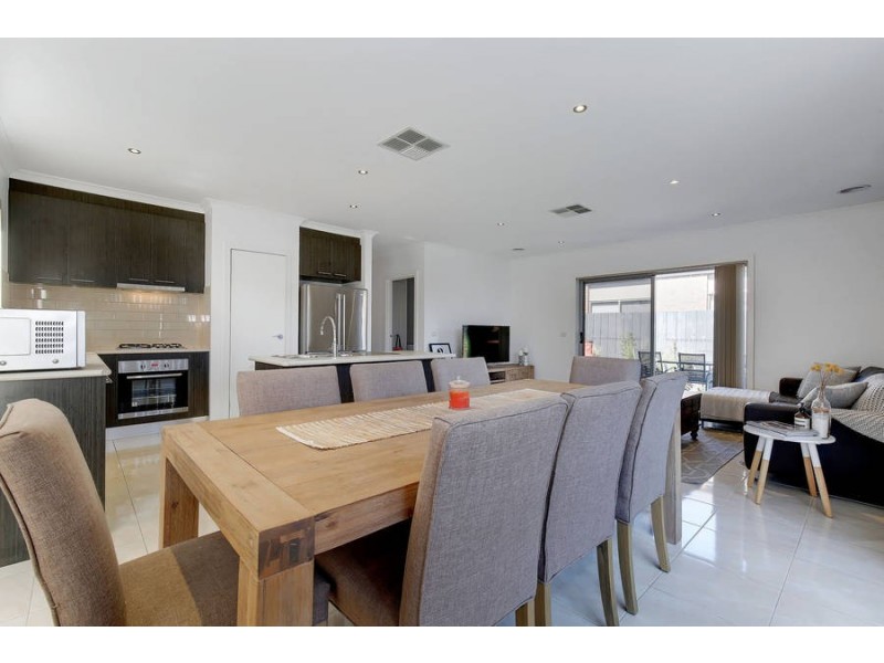 16 Morgan Crescent, Werribee VIC 3030