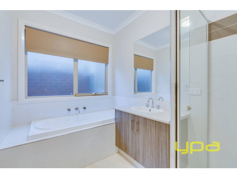 2/98 Walls Road, Werribee VIC 3030