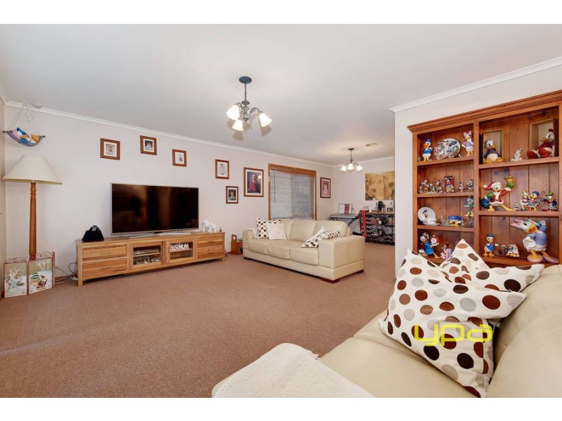 35 Abbotswood Drive, Hoppers Crossing VIC 3029