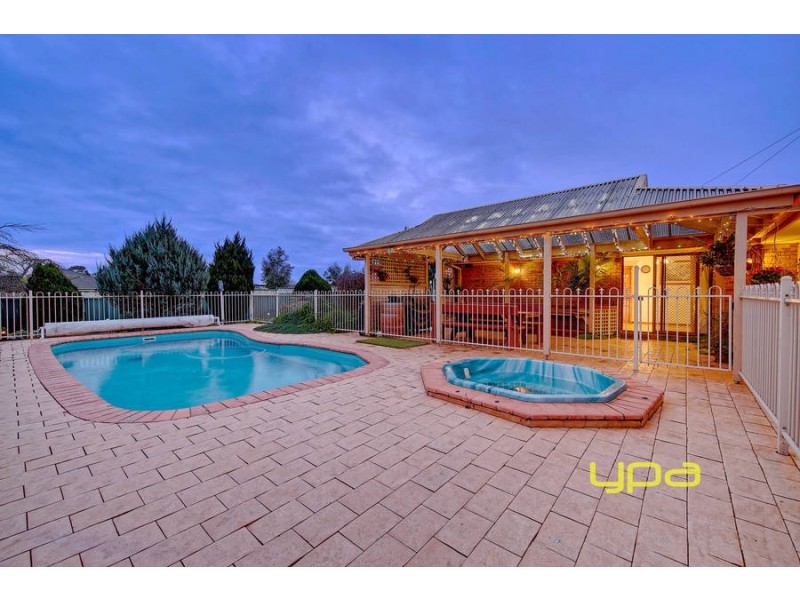 27 Sunbird Crescent, Hoppers Crossing VIC 3029