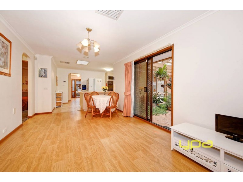27 Sunbird Crescent, Hoppers Crossing VIC 3029