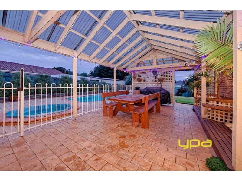 27 Sunbird Crescent, Hoppers Crossing VIC 3029