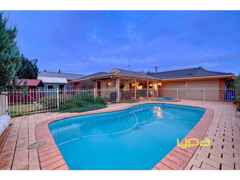 27 Sunbird Crescent, Hoppers Crossing VIC 3029