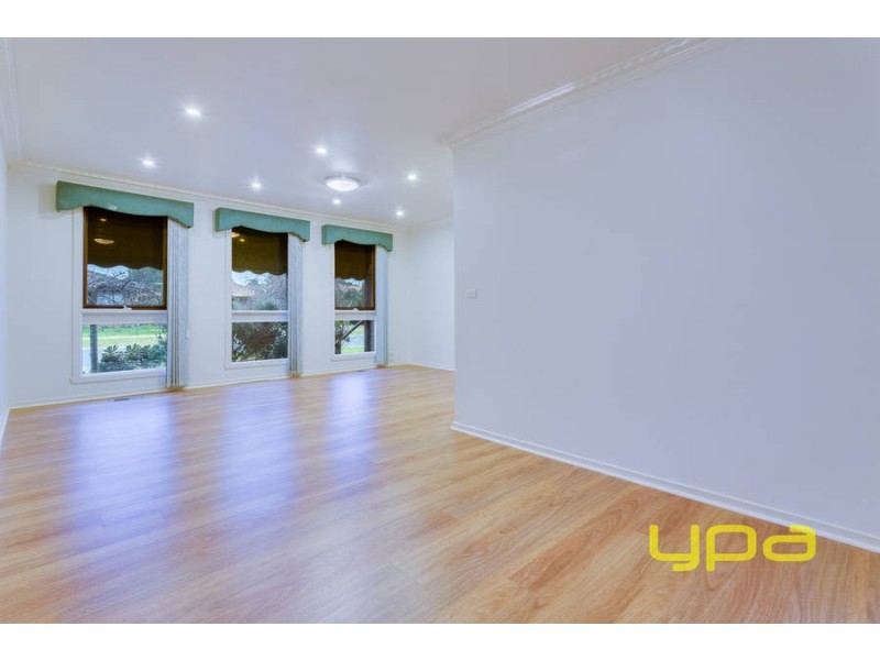 27 Strathmore Crescent, Hoppers Crossing VIC 3029