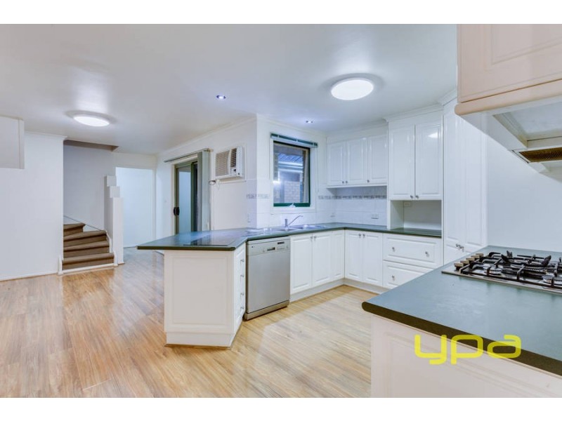 27 Strathmore Crescent, Hoppers Crossing VIC 3029