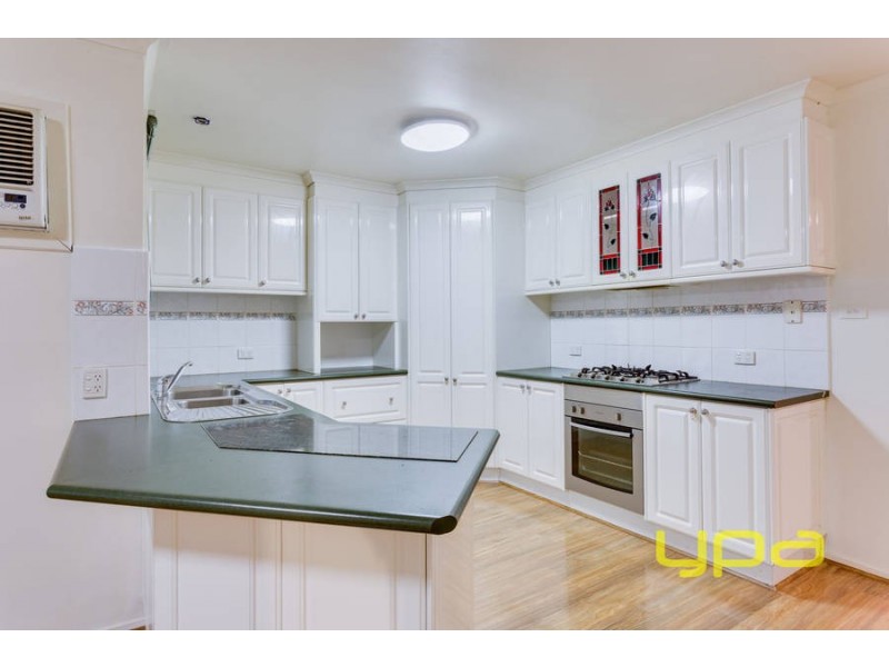 27 Strathmore Crescent, Hoppers Crossing VIC 3029