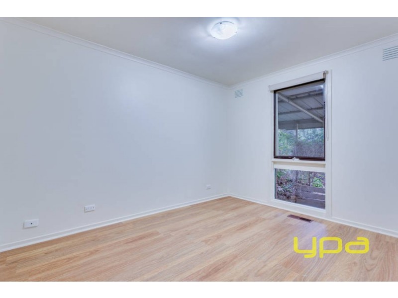 27 Strathmore Crescent, Hoppers Crossing VIC 3029