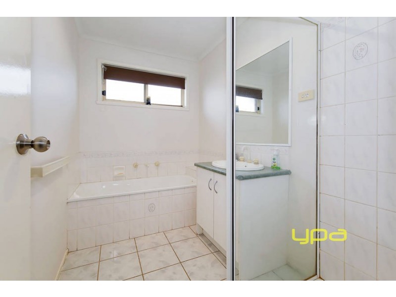 16 Quarrion Court, Hoppers Crossing VIC 3029