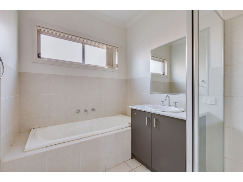 1/43 Knightsbridge Drive, Tarneit VIC 3029